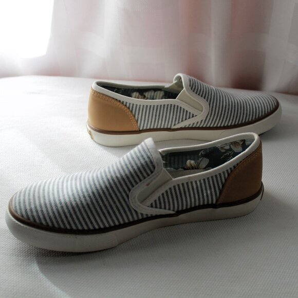 Tommy Bahama Slip On Striped Nautical Boat Sneakers, Size 8, NWOT - Picture 4 of 10